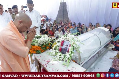 पहलगाम आतंकी हमले का शिकार बने कानपुर के शुभम द्विवेदी के अंतिम दर्शन करने पहुंचे मुख्यमंत्री योगी आदित्यनाथ