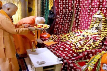 Ram Mandir: रामनगरी में टूटेगा सऊदी अरब का वर्ल्ड रिकॉर्ड, योगी सरकार बना रही दुनिया की सबसे बड़ी 'सोलर पावर्ड स्ट्रीट लाइट्स लाइन'