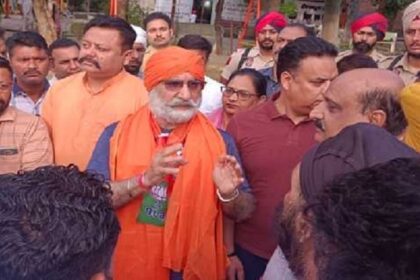 Punjab News: भाजपा उम्मदीवार संधू ने ओम जी पार्क में सुबह की सैर, शहर के मुद्दों पर लोगों से खुलकर की बात