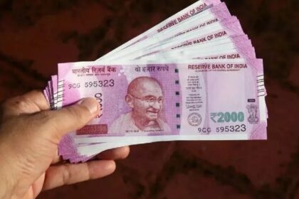 Note Exchange: आज से बदल सकते हैं 2 हजार के नोट, जानिए बैंक जाकर क्या करें