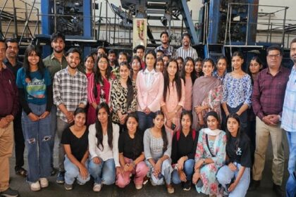 IKGPTU News: पीटीयू के पत्रकारिता विभाग के छात्रों ने जानी समाचार पत्र प्रिंटिंग की बारीकियां