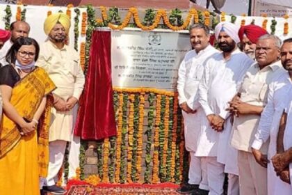 लोक निर्माण एवं प्रशासनिक सुधार मंत्री विजय इंदर सिंगला ने बाबा बन्दा सिंह बहादुर की प्रतिमा का अनावरण किया