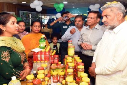 वन एवं वन्य जीव संरक्षण मंत्री द्वारा विभाग के अधिकारियों के साथ बैठक के दौरान चल रही परियोजनाओं की समीक्षा