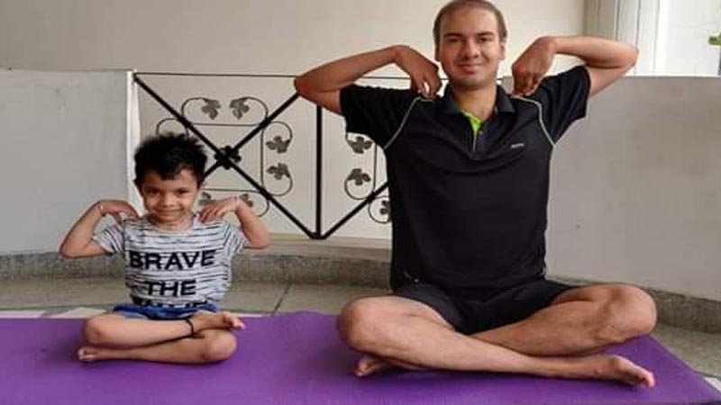 इनोसैंट हाट्र्स में ‘इंटरनैशनल योगा दिवस’ पर बच्चों ने परिवार संग किया योगा, देखें तस्वीरें