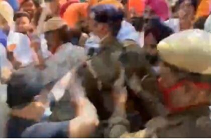 अकाली वर्करों और पुलिस में झड़प, सुखबीर बादल समेत अकाली दल के वर्करों पर पुलिस ने किया लाठी चार्ज