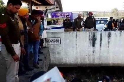 Punjab News: पंजाब के इस क्षेत्र में पुल के नीचे मिले गुटका साहिब, संगत में आक्रोश