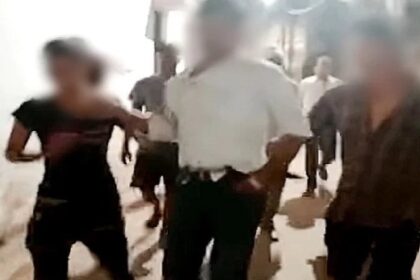 दरोगा की छित्तरपरेड: रात में महिला सिपाही से मिलने गया था घर, बड़ी बहन ने दौड़ा-दौड़ा कर पीटा