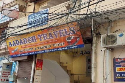 Jalandhar News: जालंधर में दो साल पहले खत्म हुए लाइसेंस पर AADARSH TRAVELS सरकार को लगा है चूना