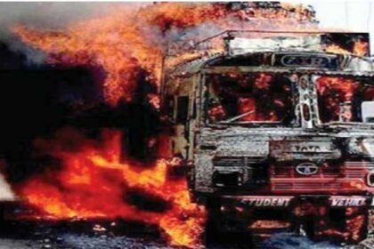 भयानक हादसा: ट्रक और आयल टैंकर के बीच जबरदस्त टक्कर, आग लगने से 9 लोग जिंदा जले