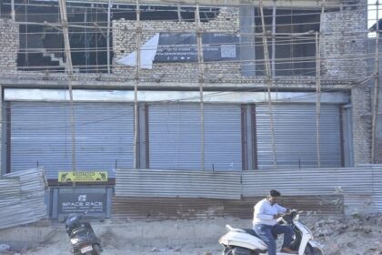 नगर निगम की टीम ने भाजपा नेता अमरजीत अमरी की कामर्शियल इमारत को तीसरी बार किया सील, शिकायतकर्ता बोले- FIR दर्ज हो