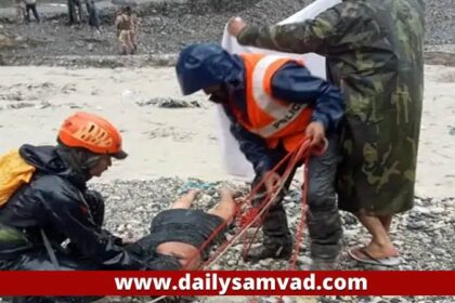 Amarnath Cloudburst LIVE: अमरनाथ गुफा के पास बादल फटने से 10 श्रद्धालुओं की मौत, कई जख्मी, रेस्क्यू जारी, यात्रा रोकी गई