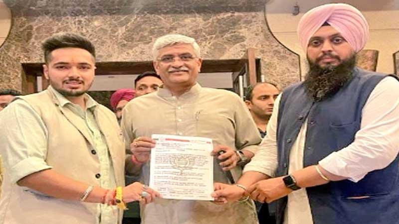 Punjab News: पंजाब में पानी-सीवरेज बिल में बड़ा घोटाला, युवा नेता अर्जुन त्रेहन ने केंद्रीय मंत्री गजेंद्र सिंह शेखावत को जांच के लिए सौंपा मांगपत्र