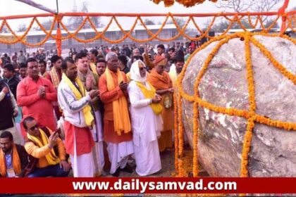 Ayodhya: अयोध्या में ट्रस्ट को सौंपी गईं शालिग्राम शिलाएं, 51 वैदिक आचार्यों ने विधि विधान से किया पूजन-अर्चन
