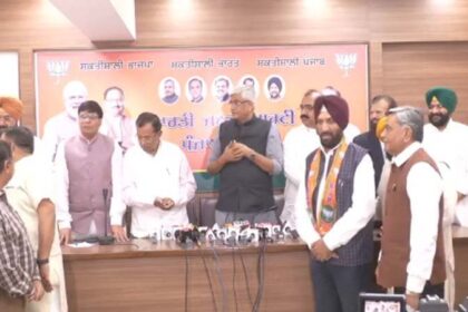 Punjab Politics: भाजपा में शामिल हुआ पंजाब का पूर्व नौकरशाह, जालंधर उपचुनाव में BJP किसे देगी टिकट, पढ़ें