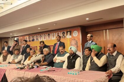 Punjab Politics: केंद्रीय मंत्री गजेंद्र सिंह शेखावत ने कई कांग्रेसी नेताओं को ज्वाइन करवाया भाजपा