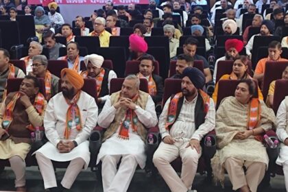 Punjab News: भाजपा के 44वें स्थापना दिवस पर सौदान सिंह ने भाजपा मुख्यालय चंडीगढ़ में फहराया पार्टी का झंडा