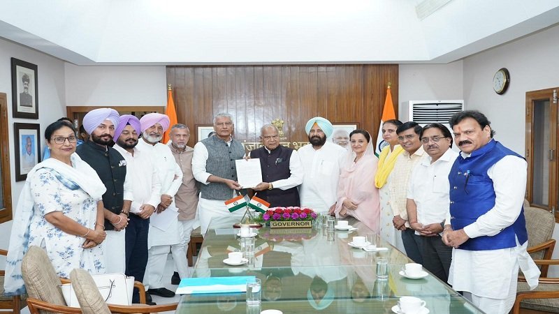 Punjab News: सुनील जाखड़ के नेतृत्व में भाजपा शिष्टमंडल ने पंजाब के राज्यपाल से की मुलाकात