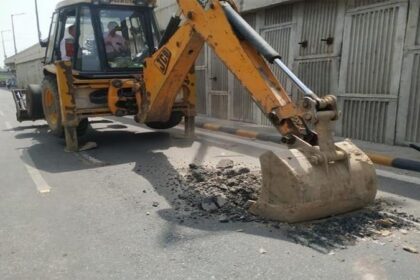 जालंधर: नगर निगम के इंजीनियरों की कार्यप्रणाली पर सवालिया निशान, आखिर क्यों धंस रही हैं करोड़ों रुपए से बनी सड़कें, जांच शुरू