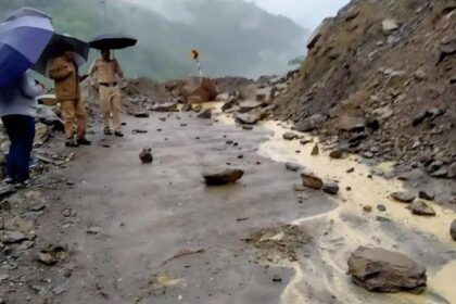 Badrinath National Highway: उत्तराखंड और हिमाचल में भारी बारिश से दरके पहाड़, बद्रीनाथ धाम मार्ग पर भू-स्खलन, यातायात बंद