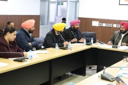 Punjab News: मंत्री बलकार सिंह ने अफसरों के साथ की मीटिंग, दिए ये आदेश