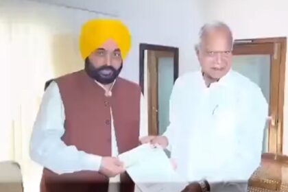 पंजाब: भगवंत मान पहुंचे गवर्नर हाउस, सरकार बनाने का दावा पेश किया, देखें VIDEO