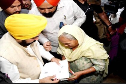 Punjab News: CM भगवंत मान अचानक पहुंचे तहसील दफ्तर, तहसीलदार से पूछे कई सवाल, बाहर निकलकर पब्लिक से बोले- भ्रष्ट अफसर का नाम बताएं, करेंगे सख्त कार्रवाई