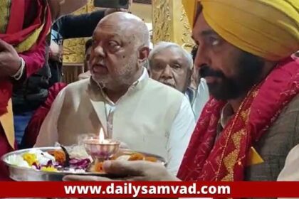 CM Bhagwant Mann: जालंधर के श्री देवी तालाब मंदिर में CM भगवंत मान ने टेका माथा