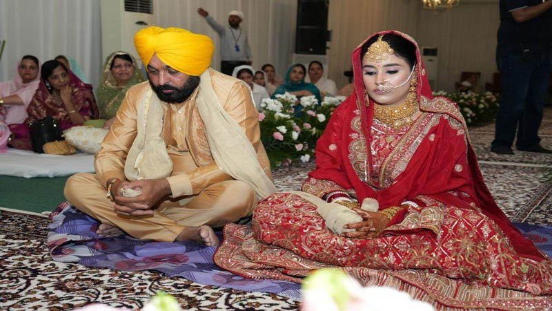 Bhagwant Mann Marriage: पंजाब के CM भगवंत मान के साथ गुरप्रीत कौर की हो गई शादी, सालियों से मान का मजाकिया अंदाज