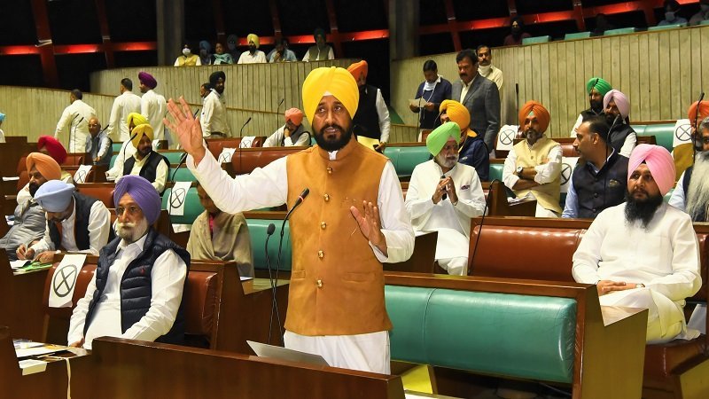 मुख्यमंत्री चन्नी ने विधान सभा में अकालियों को आड़े हाथों लिया, कहा - अकालियों ने भाजपा के साथ मिलकर देश के संघीय ढांचे को तहस-नहस किया