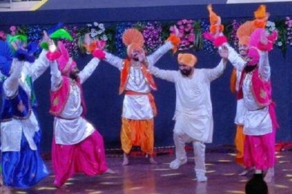 मुख्यमंत्री चरणजीत सिंह चन्नी ने PTU के स्टेज पर किया भंगडा, किया बड़ा ऐलान, कहा- 'पंजाब को भ्रष्टाचार मुक्त करेंगे, यहां या तो करप्शन रहेगी या मैं रहूंगा'