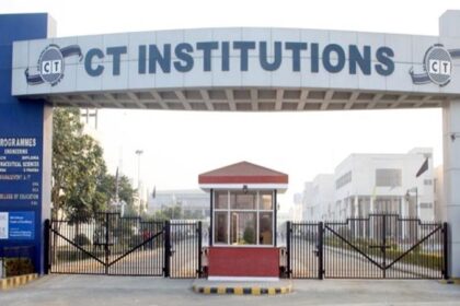 जालंधर: CT Institute में हंगामा, कश्मीरी मुस्लिम छात्रों ने हिन्दू लड़की को घेरा, हिन्दू छात्रों में खौफ, कैम्पस में पुलिस तैनात, जाने वजह