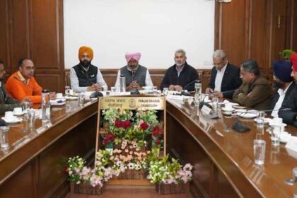 Punjab News: कैबिनेट सब-कमेटी द्वारा ट्रक ऑपरेटरों के साथ बैठक, सार्थक हल निकालने का दिया आश्वासन