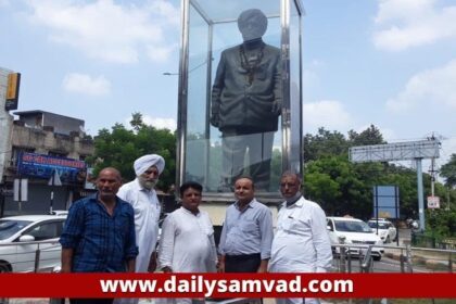 Jalandhar News: कांग्रेस के जिला प्रधान बलराज ठाकुर के साथ Ex MLA सुशील रिंकू और राजिंदर बेरी पहुंचे संविधान चौक, बोले- देश विरोधी ताकतों के गलत मंसूबों को कामयाब नहीं होने देगा पंजाब