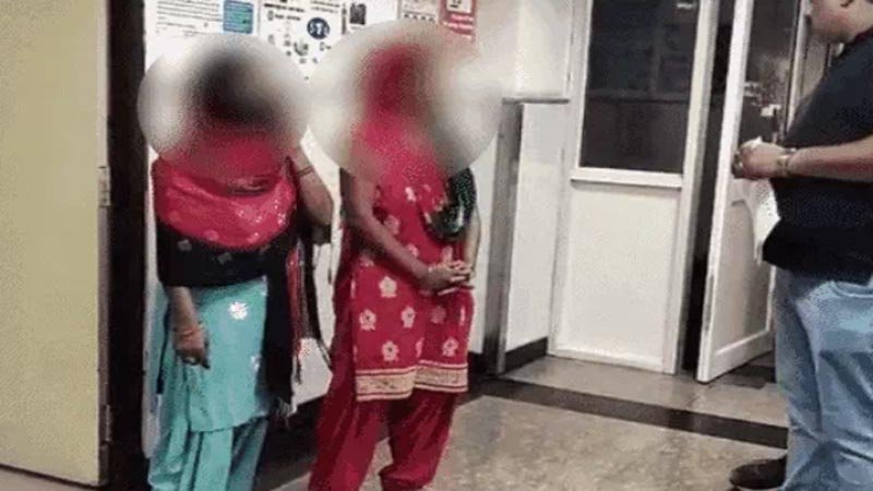 Crime News: परिवार को बंधक बनाकर लूटपाट, दो महिलाओं से गैंगरेप, एक महिला की मौत