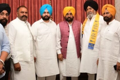 Jalandhar By Poll: कांग्रेस को AAP ने दिया फिर बड़ा झटका, कांग्रेस के पूर्व जिला प्रधान व इंप्रूवमेंट ट्रस्ट के पूर्व चेयरमैन दलजीत सिंह आहलूवालिया AAP में शामिल, CM भगवंत मान ने करवाया ज्वाइन