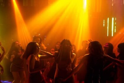 Punjab News: पंजाब के इस होटल में विदेशी लड़कियों से करवाया जाता है मुजरा और न्यूड डांस, लुधियाना के बड़े कारोबारी और रईसजादे रातभर लड़कियों के साथ करते हैं पार्टी, VIDEO वायरल