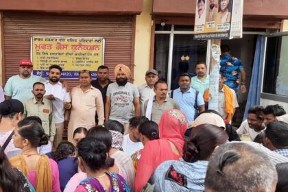 जालंधर के वार्ड-16 में AAP के दीनानाथ प्रधान ने लगाया मुफ्त रसोई गैस कनेक्शन का कैंप