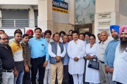 जालंधर में कांग्रेस को बड़ा झटका, दीनानाथ प्रधान ने ज्वाइन किया AAP, वार्ड-16 से लड़ेंगे पार्षद का चुनाव, MLA रमन अरोड़ा ने दी बधाई