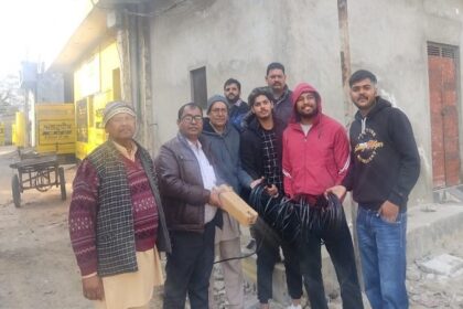 दीनानाथ प्रधान ने वार्ड-16 में LED लाइटें लगवाने का काम शुरू करवाया, लोगों ने MLA राजिंदर बेरी का किया धन्यवाद