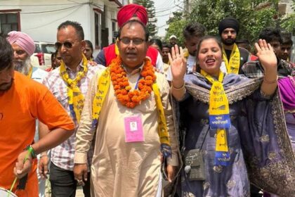 Jalandhar By Poll: जालंधर सैंट्रल हलके के वार्ड-16 में AAP के रिंकू को मिली बढ़त, दीनानाथ प्रधान ने निकाला विजय मार्च, लोगों का किया धन्यवाद, देखें तस्वीरें