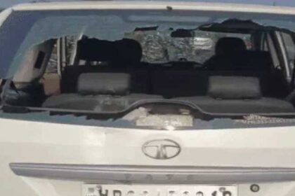 ED Raid: सत्ताधारी नेता को गिरफ्तार करने पहुंची ED की टीम, 800 से ज्यादा लोगों ने घेरकर अफसरों को पीटा, गाड़ियों को तोड़ा