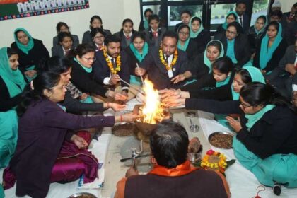 इनोसेंट हार्ट्स में बोर्ड परीक्षाओं में शुभ-कामनाओं के लिए हवन - यज्ञ आयोजित