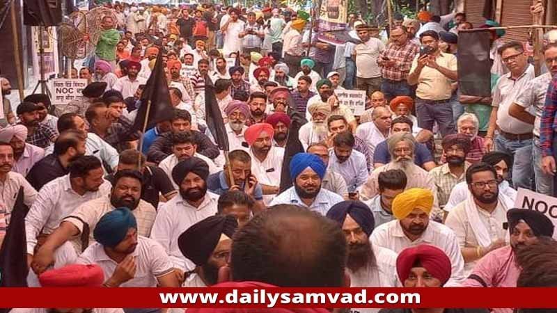 Farmers Protest: किसानों ने ठप किया अमृतसर-दिल्ली नैशनल हाईवे, कई किमी तक ट्रैफिक जाम