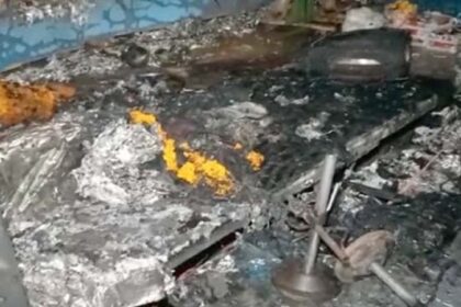 Fire Accident: दुर्गा पूजा पंडाल में आरती के दौरान लगी भीषण आग, 3 की मौत, 50 से ज्यादा लोग झुलसे
