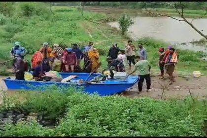 Punjab Weather: सतलुज दरिया में अचानक बाढ़ आने से 50 से ज्यादा लोग फंसे, मौके पर पहुंचे MLA और अधिकारी, रैस्क्यू आपरेशन शुरू