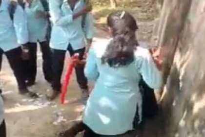 College Students Kissing Video: कॉलेज में छात्रा से सीनियर्स ने जबरन KISS कराया, 5 गिरफ्तार, 12 स्टूडेंट सस्पैंड