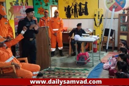 NDRF NEWS: एनडीआरएफ की टीम ने महाराणा प्रताप महिला पीजी कॉलेज के विद्यार्थियों को सिखाया आपदा से बचाव के गुण