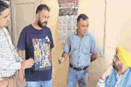 Punjab News: पंजाब के बिजली मंत्री ने दफ्तर में मारा छापा, अंदर के हालत देख कर रह गए हैरान