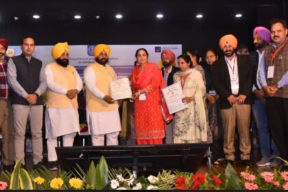 Punjab News: शिक्षा मंत्री हरजोत सिंह बैंस द्वारा पंजाब के 69 स्कूलों को ने 5.17 करोड़ की ‘बैस्ट स्कूल अवॉर्ड’ राशि बांटी