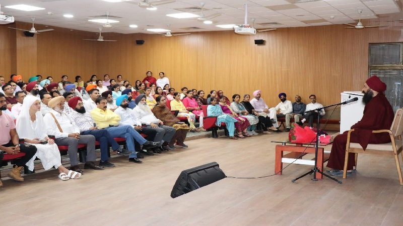 IKGPTU: आई.के.जी पी.टी.यू में "वर्ल्ड मेन्टल हेल्थ-डे" पर पहुंचे विश्व प्रसिद्ध मनोचिकित्सक, मैडिटेशन अध्ययन माहिर योगी अमनदीप